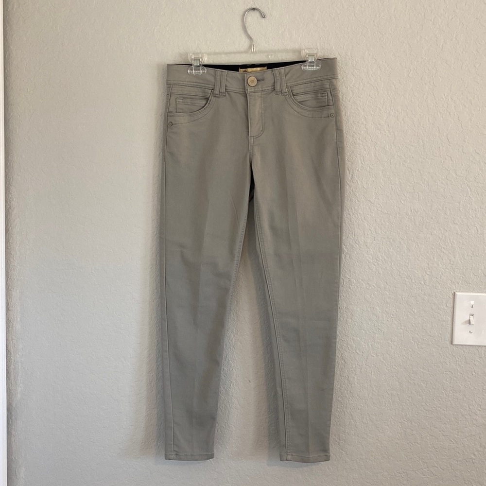 Sexy grey skinnies!